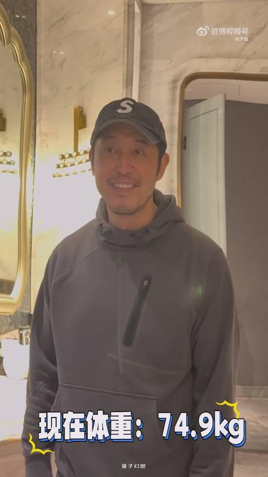 沙溢国庆假期吃胖了十斤 称重时表情大崩溃