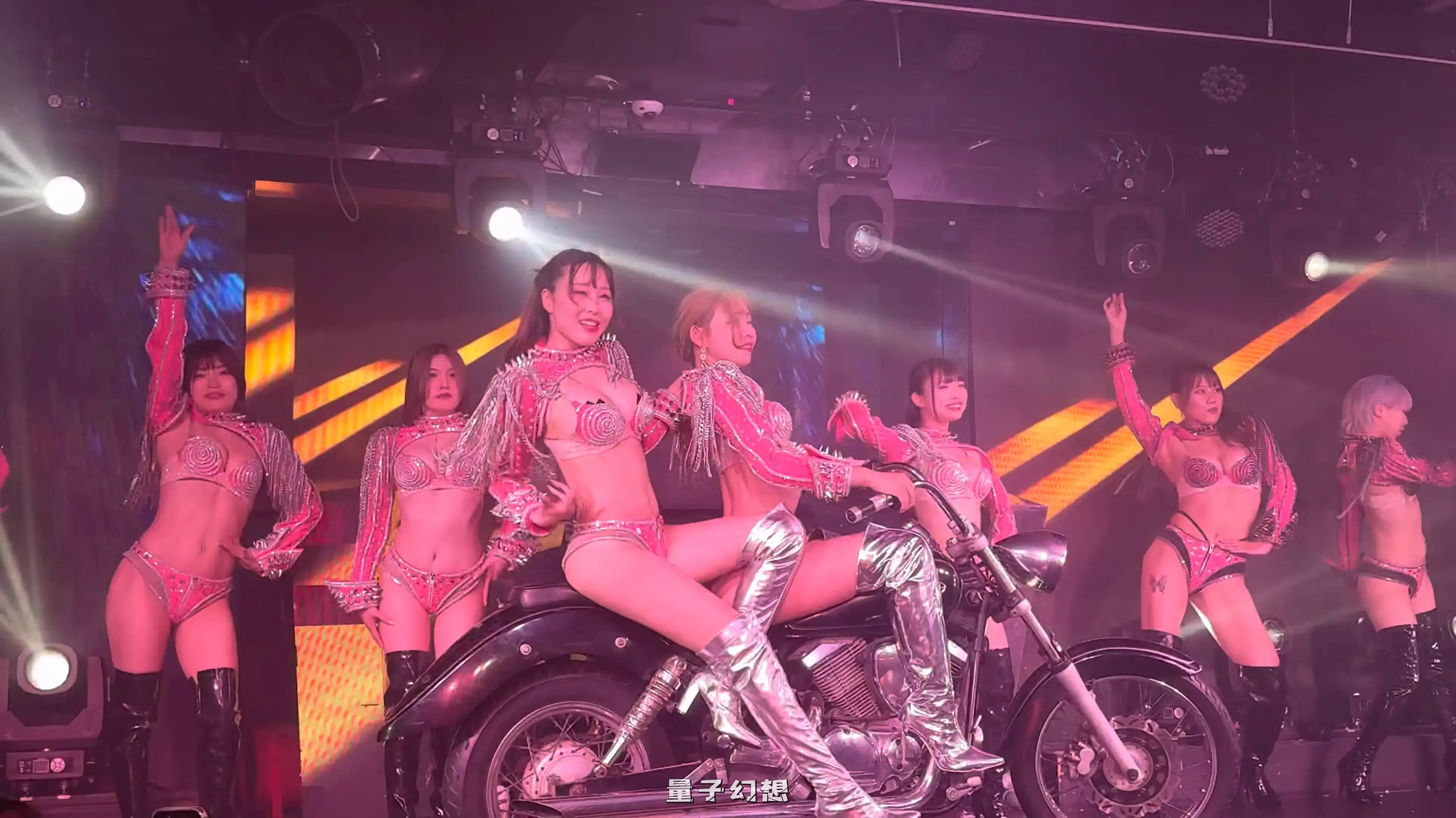 日本热舞表演俱乐部4K热舞[6v/3.46G] 其他主播 第3张